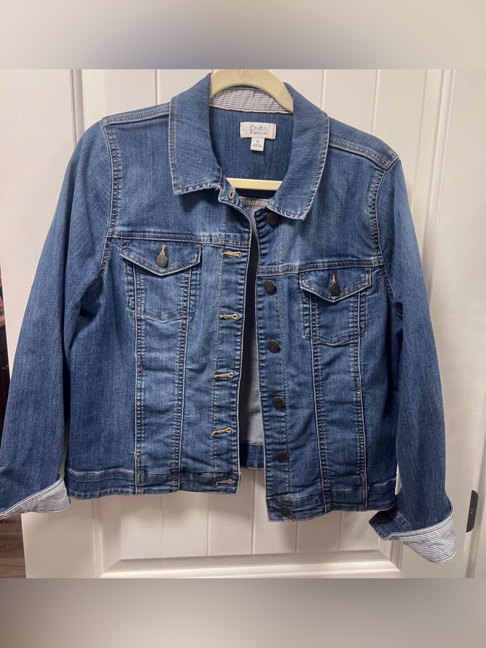 Size medium/ Croft and barrow Jean jacket/ great condition